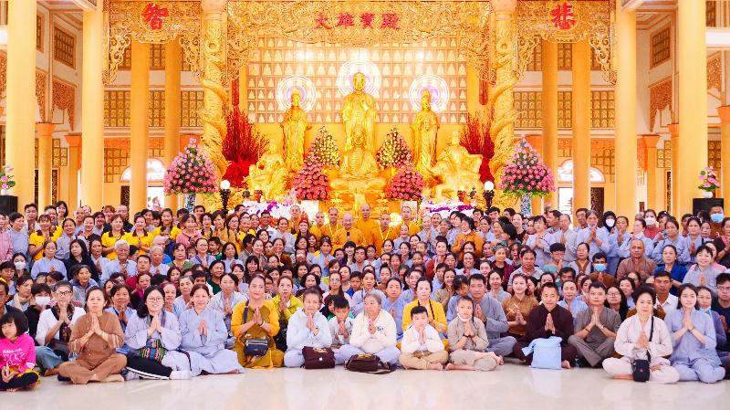 Khu vườn tượng tại chùa Đại Tòng Lâm tự Vũng Tàu, nơi trưng bày các pho tượng Phật giáo trong không gian xanh mát